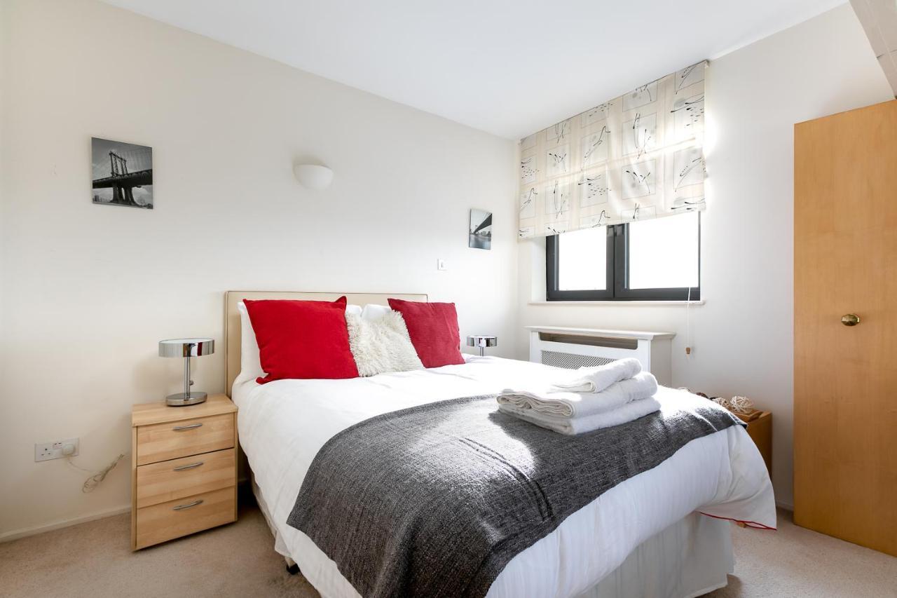 Point West Apartments Лондон Экстерьер фото