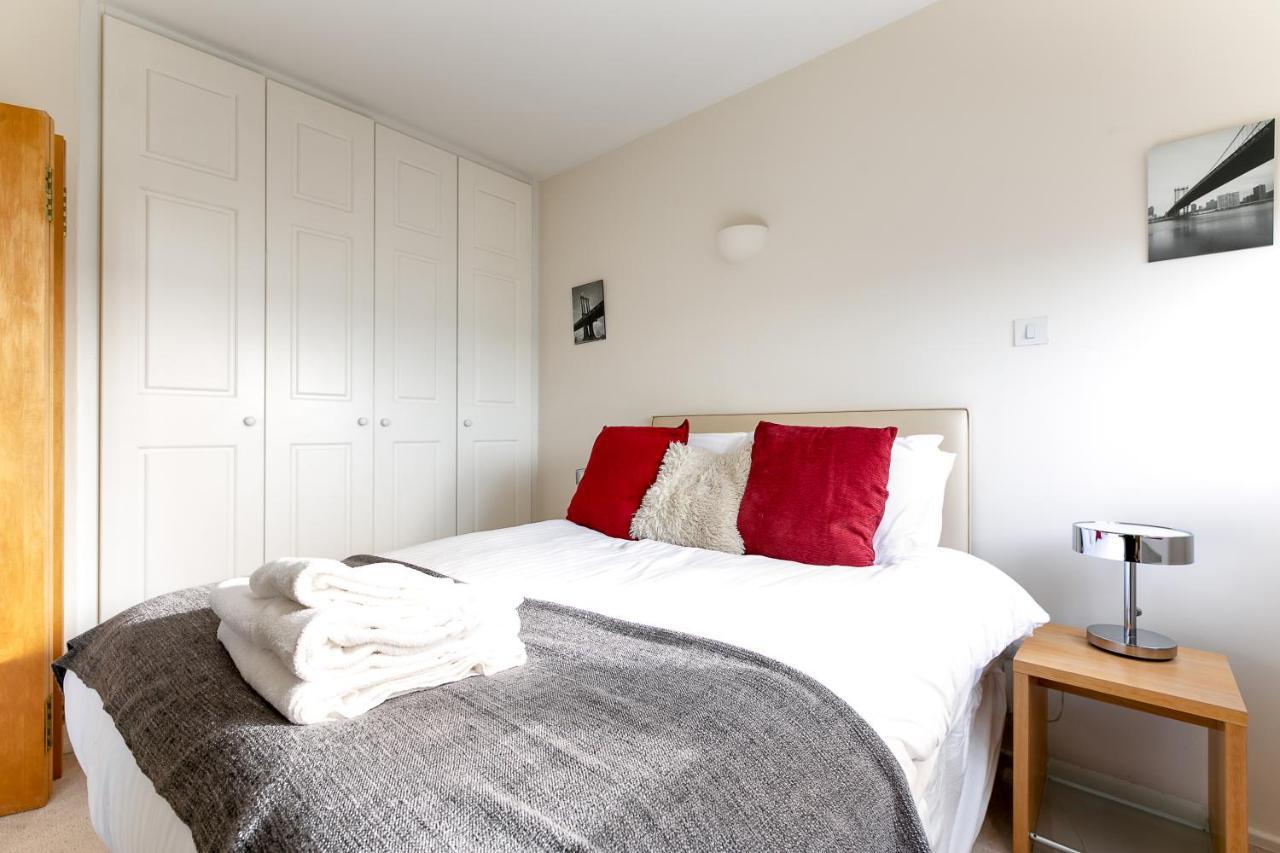 Point West Apartments Лондон Экстерьер фото