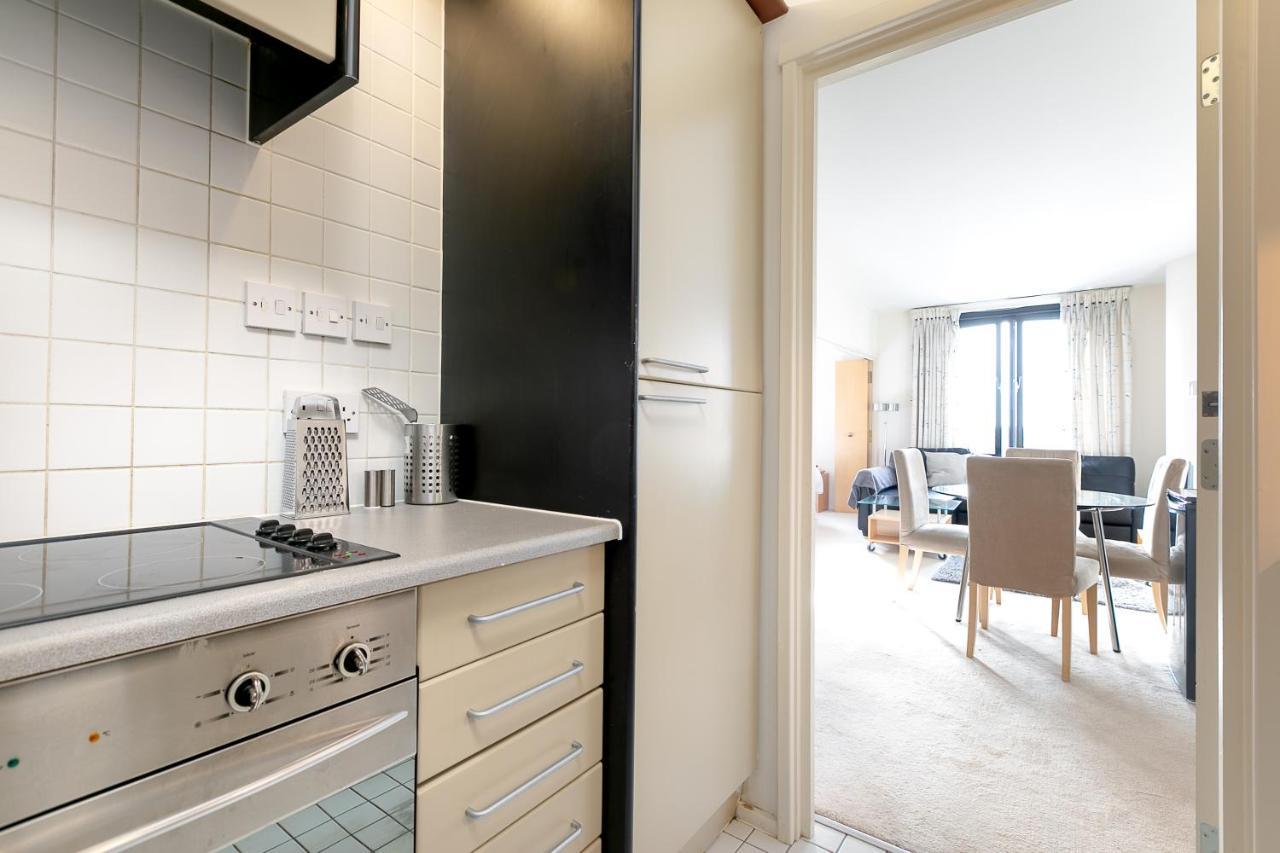 Point West Apartments Лондон Экстерьер фото