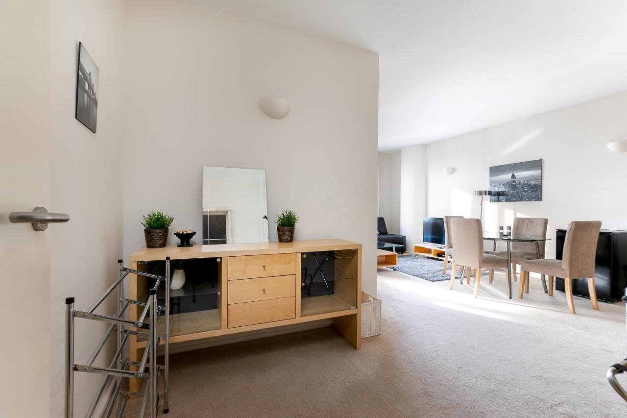 Point West Apartments Лондон Экстерьер фото